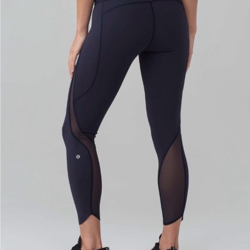 Lululemon Pace Perfect 7/8 Tight (25")
Midnight Navy EXCELLENT